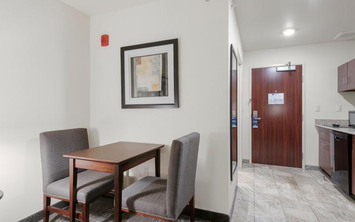 Cobblestone Hotel & Suites - Bellefontaine