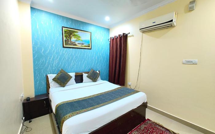 Goroomgo Ashoka Grand Varanasi Indian Only near Railway Station