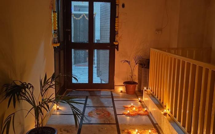 Homestay Room in Vrindavan, Radha Florence 