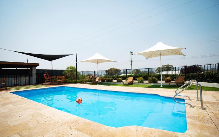 Crestview Tourist Park Hotel