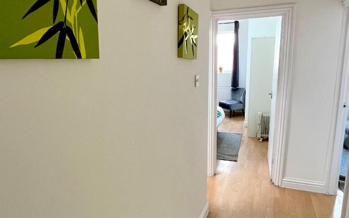 Fulham Broadway Apartment by DC London Rooms
