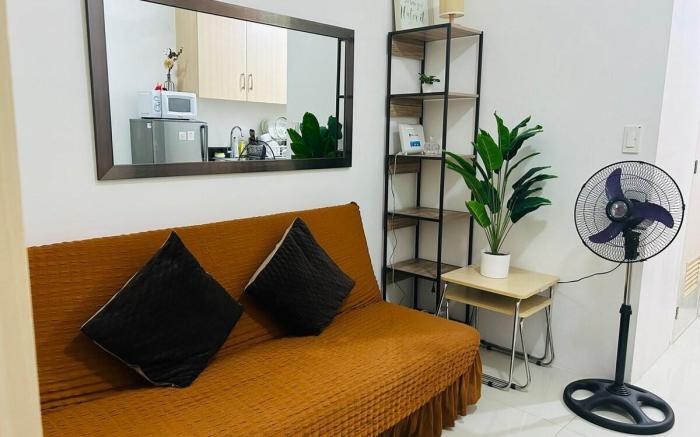 SMDC light condo w/ balcony Connected to MRT MALL