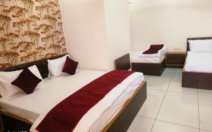 Hotel Santosh Palace