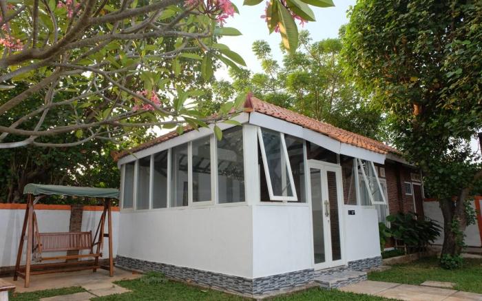 Shoreside Semat, Beachfront Flat