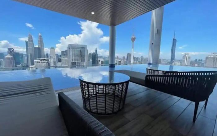 The Luxe Infinity pool KLCC 1room X41