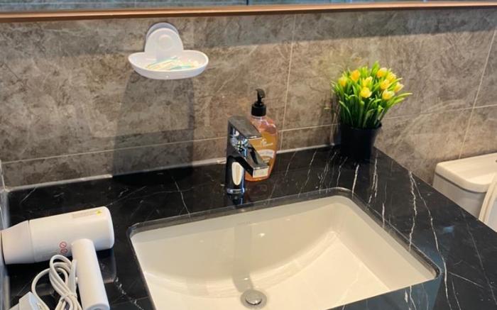 R&F Cozy Studio with projector (no parking)