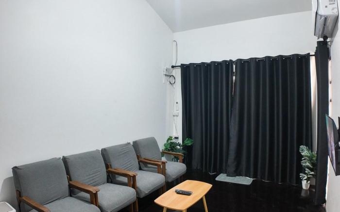 Black House for 2-6 people with EV car charger