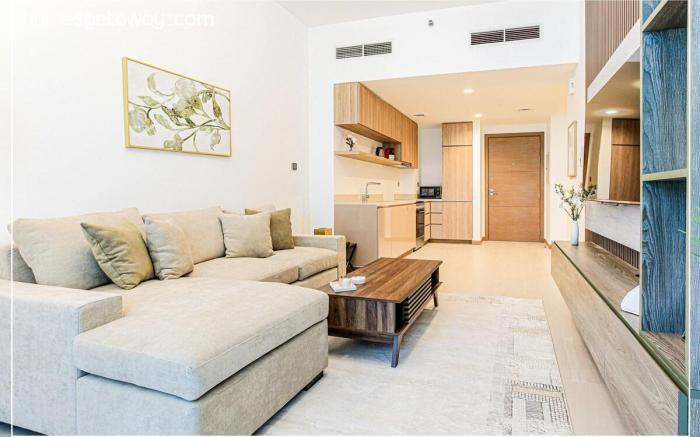 Along Business Bay Canal 1BR Apt