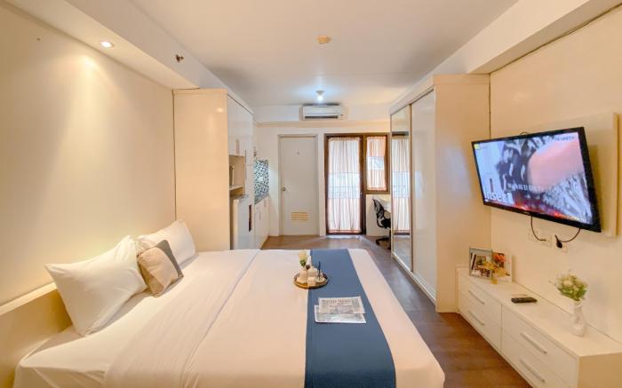 Studio Cozy at Metropark Condominium By Travelio
