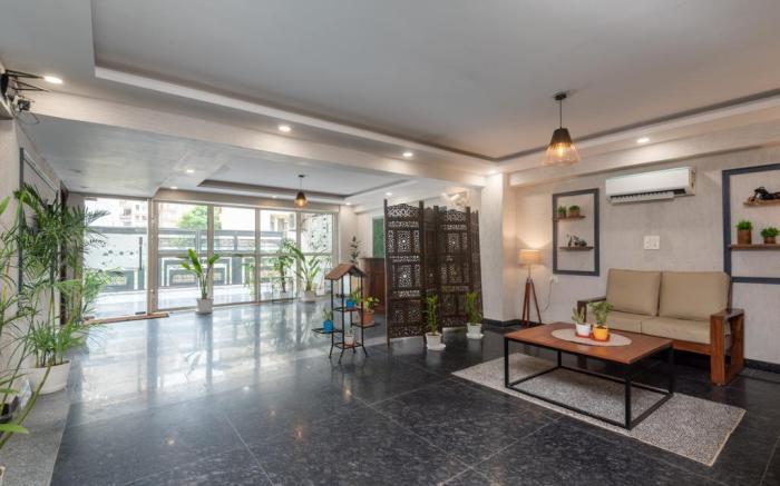 1BHK Serviced Apartment on Golf Course Road