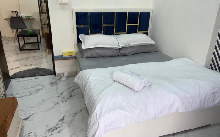 Bright 1 BHK- Close to Lilavati - Bandra west