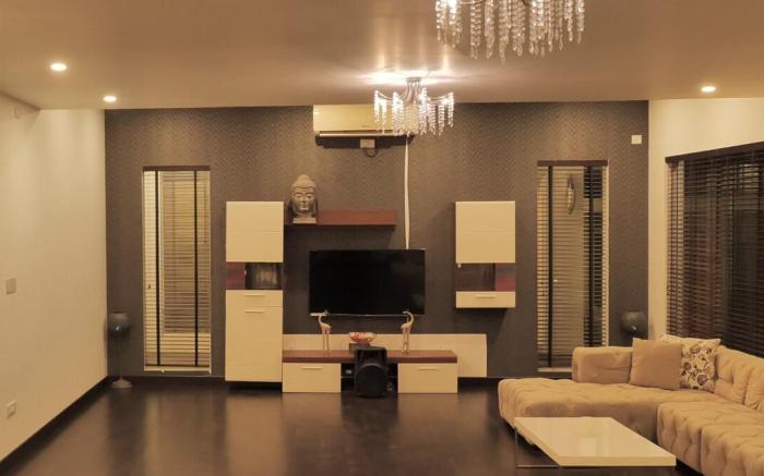 Luxury 3BR Pool Villa with Lawn & Home Theatre 