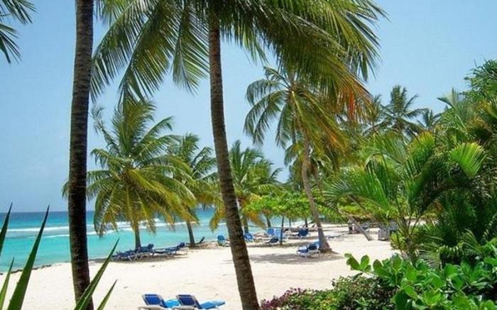 Coconut Court Beach Hotel