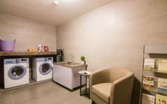 Home Inn Plus Shanghai Pudong Airport
