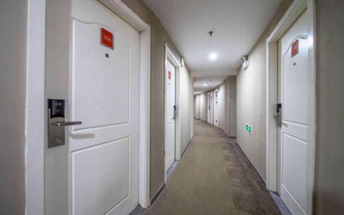Home Inn Shanghai Hongqiao National Convention and Exhibition Center Xuying Road Metro Station