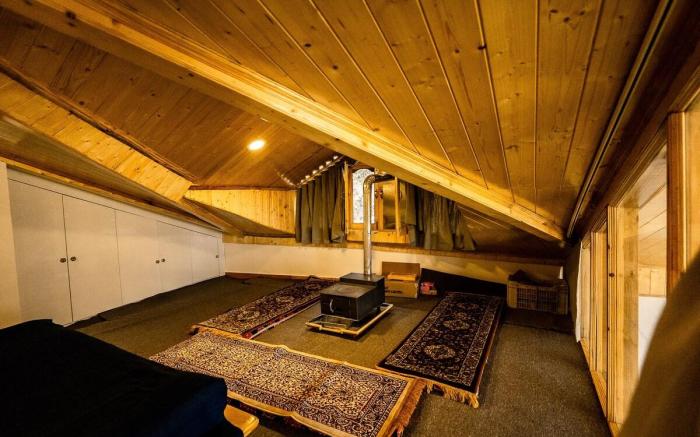 Cosy 1bhk w/ Loft | Itsy Bitsy