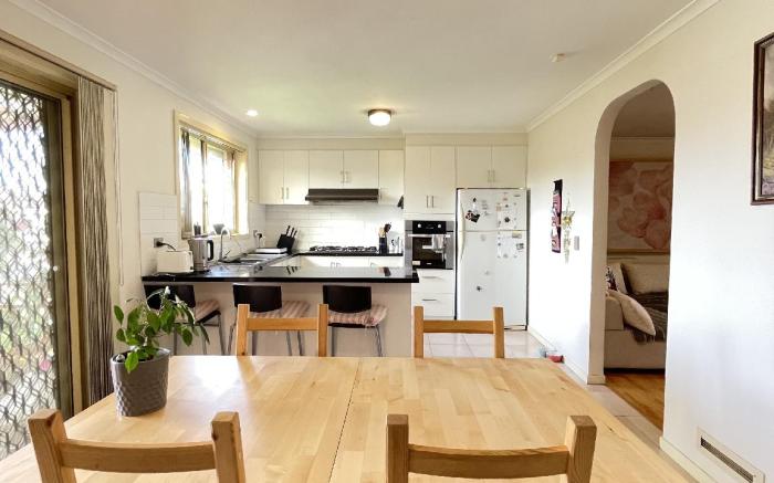 Lemon room close to station, gym, airport
