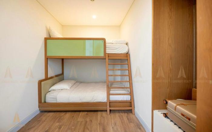 2 Bedroom Apartment with Direct Sea View