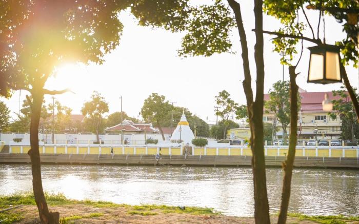 March Hotel & Suite Riverside