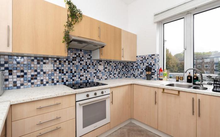 3 Bed Apt | Free City Centre Parking | Netflix