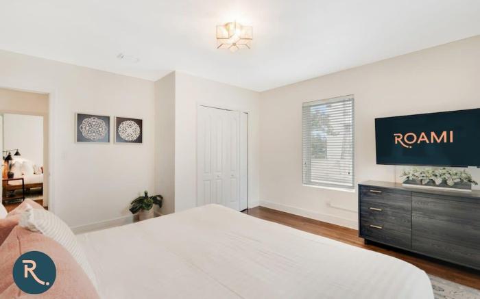 Roami at Bayview Place | Penthouse |Tub |6 Bed