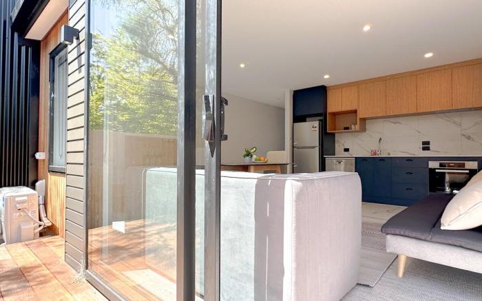 Charming 1BR Retreat next to UC