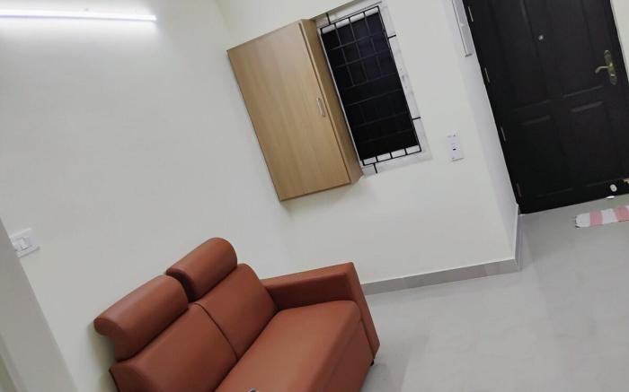 Thiruveesar service apartments 