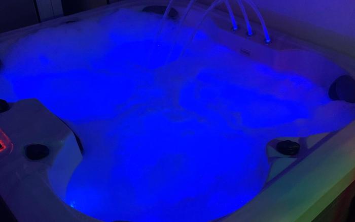 Family Holiday Home With Hot Tub  Sauna Sleeps 8