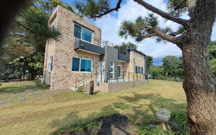 Seogwipo Hawon Pension