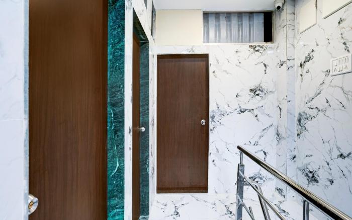 Super Hotel O Khar East Near Railway Station