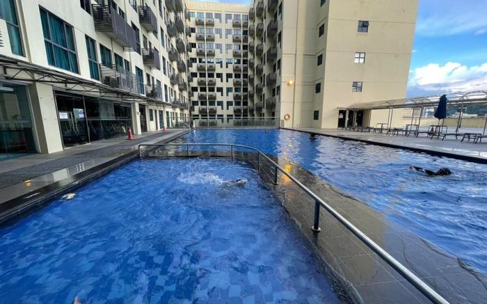 Triple-A Guest House/Near Imago Shopping Mall