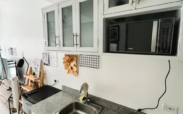 Cool Suites Tower B in Tagaytay 1 Br w/ Balcony