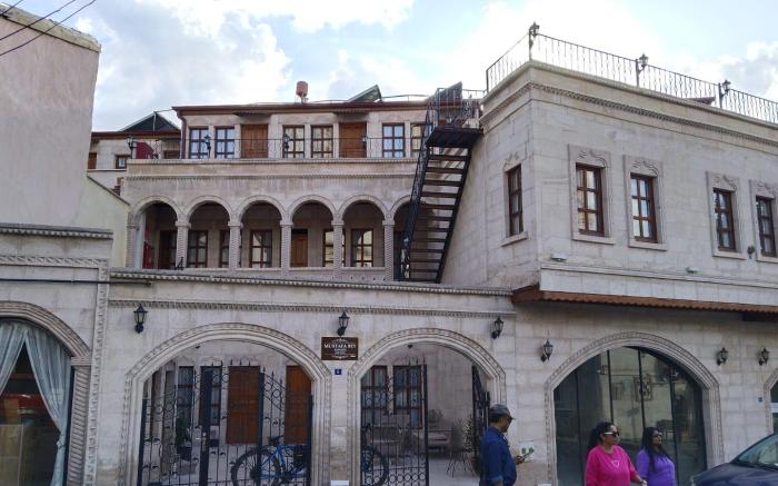 MUSTAFA BEY KONAĞI