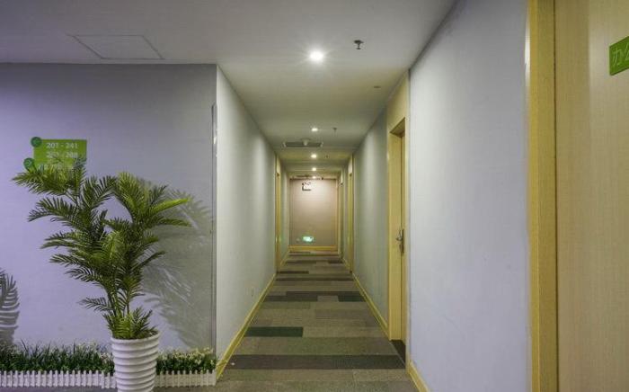 Home Inn Neo Zhuhai Gongbei Port Xiwan Night Market