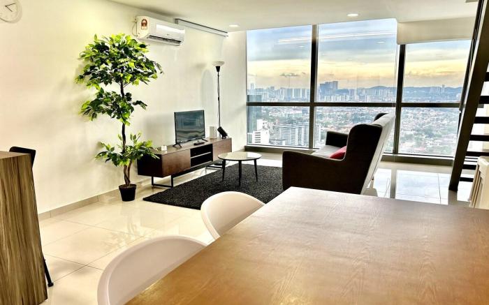 PJ-Pinnacle,Duplex,Projector,FREE Prkg,LRT,6pax