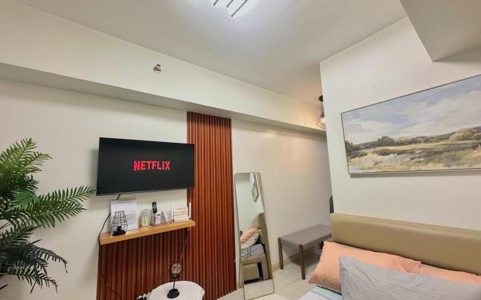 Modern Studio unit w/ Netflix, Camella Northpoint