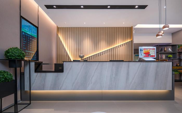 Home Inn Selected Shenzhen Futian Port Fubao Metro Station