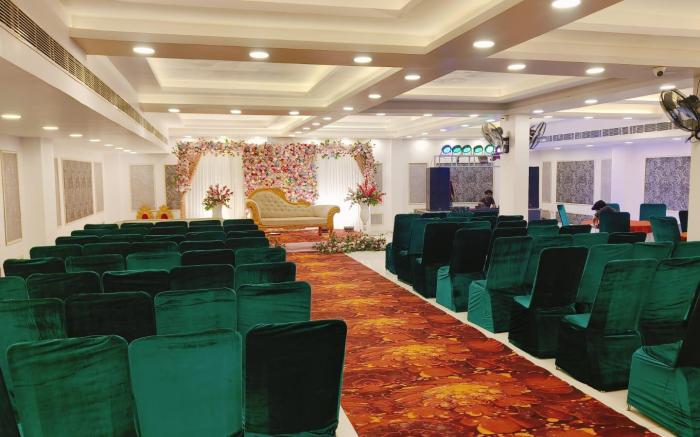HOTEL KING'S PARADISE Airport