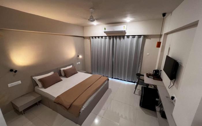 Hamlet Studio Apt with hill view, Pune