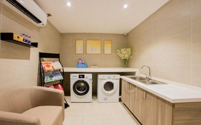 Home Inn Plus Beijing Chongwenmen Metro Station Tongren Hospital