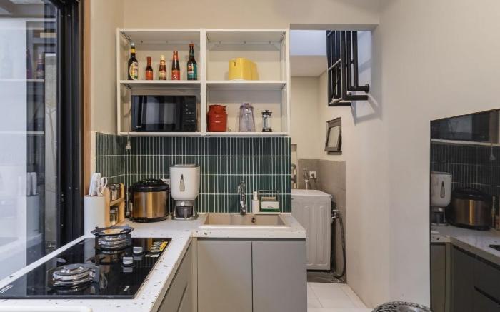 Arumnala with butler and Breakfast at KBP