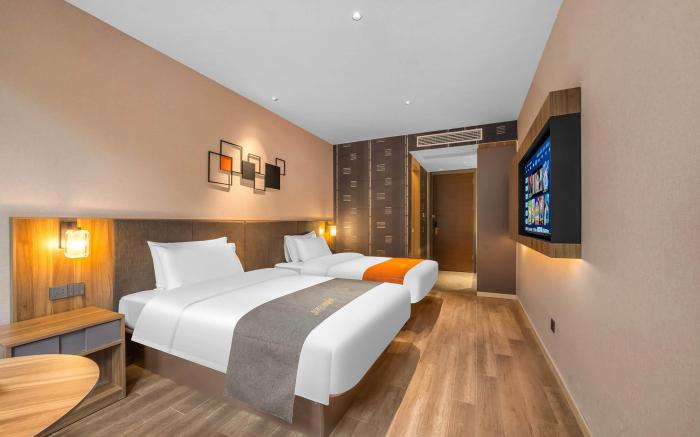 Home Inn Plus Chongqing Guanyinqiao