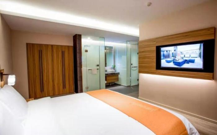 Home Inn Plus Qingdao Licun Metro Station Pedestrian Street