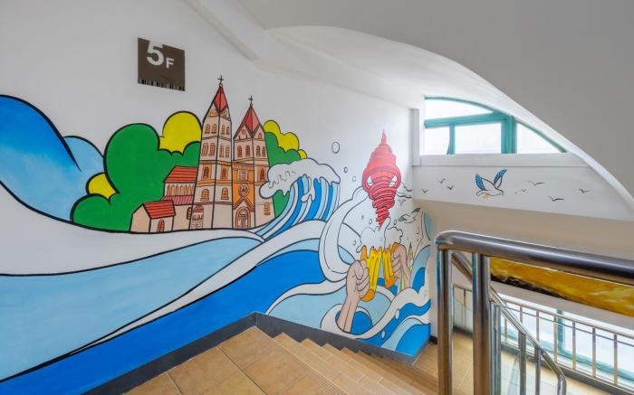 Home Inn Plus Qingdao Badaguan Taipingjiao Park Metro Station