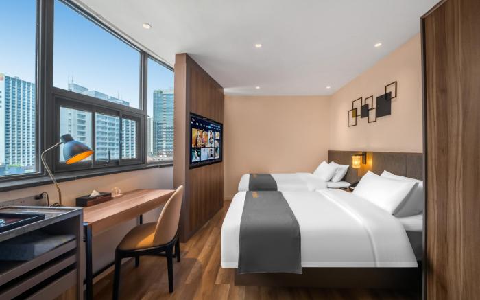 Home Inn Plus Chongqing Guanyinqiao Hongqihegou Light Rail Station