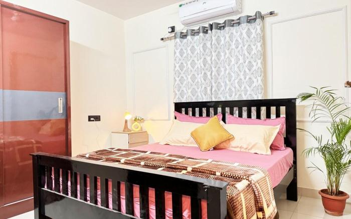 Chic & Central 2BHK Oasis: Fully Equipped