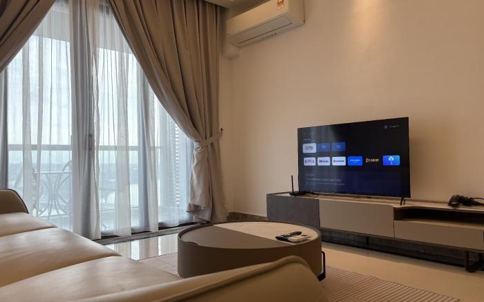 R&F Seine Region 2R2B Full Sea View Apartment