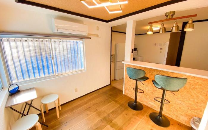 Spacious Balcony for Relaxation "Entire Building Rental Move" BBQ & Garden! Large TV! Up to 5 Guests