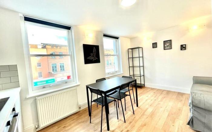 Amazing spacious 2 bed apart