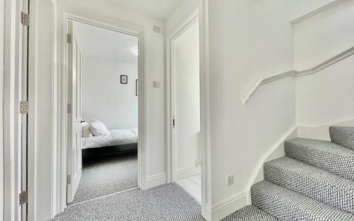 Amazing spacious 2 bed apart